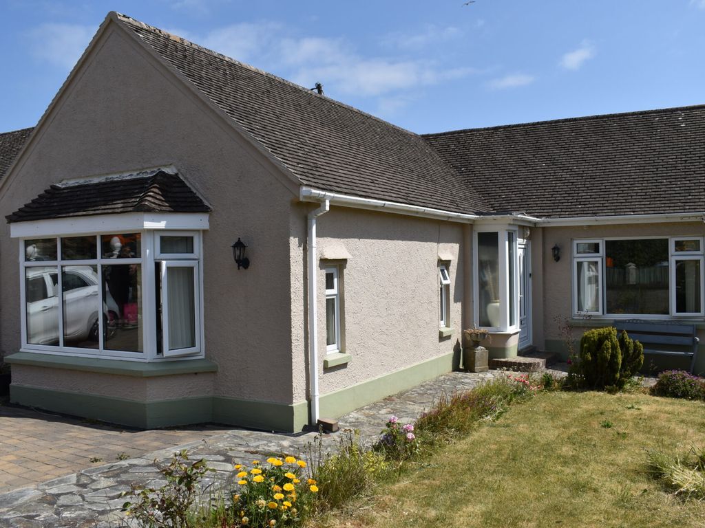 4 bed detached bungalow for sale in Penally, Tenby, Pembrokeshire SA70