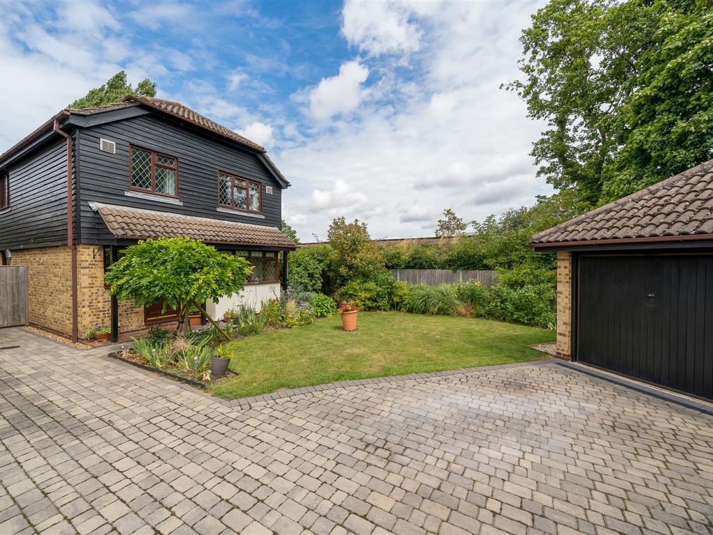 4 bed detached house for sale in Albany Park Drive, Winnersh, Berkshire