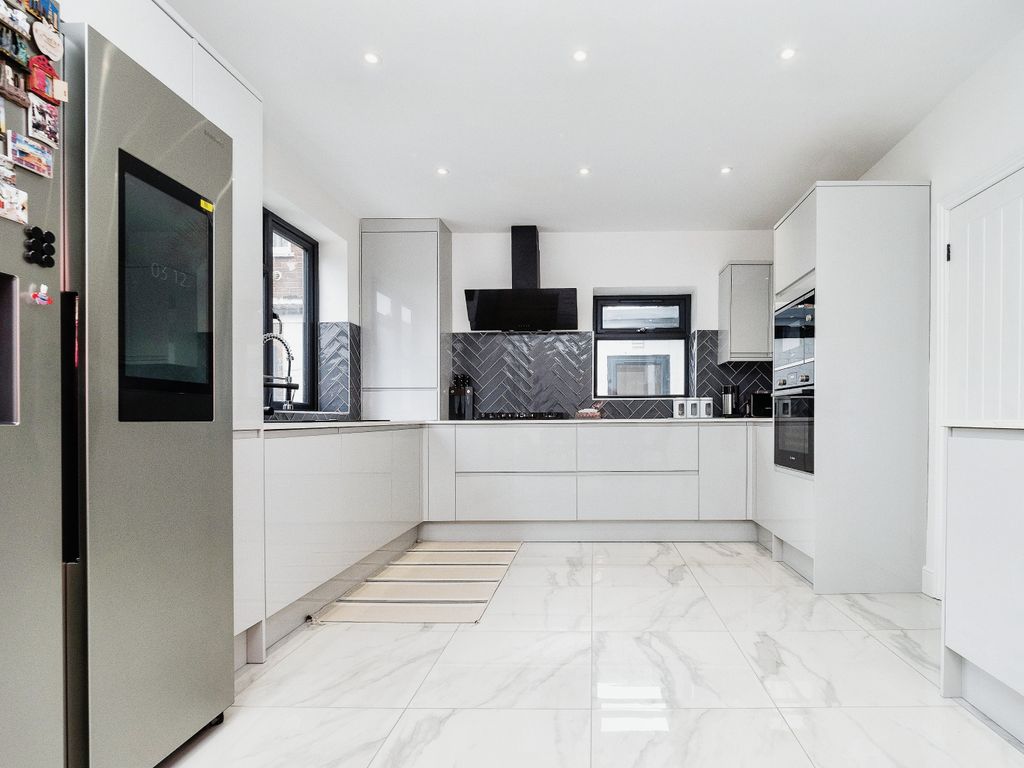 4 bed end terrace house for sale in Pollard Close, London E16, £800,000