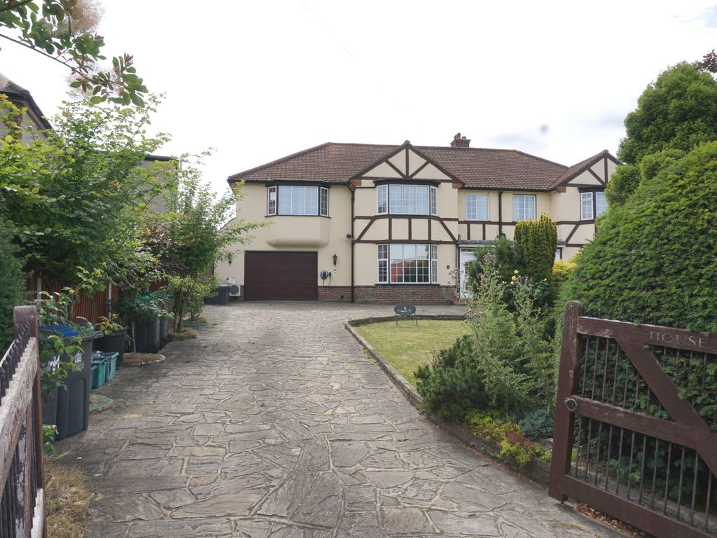 5 bed semidetached house for sale in Leatherhead Road, Chessington KT9