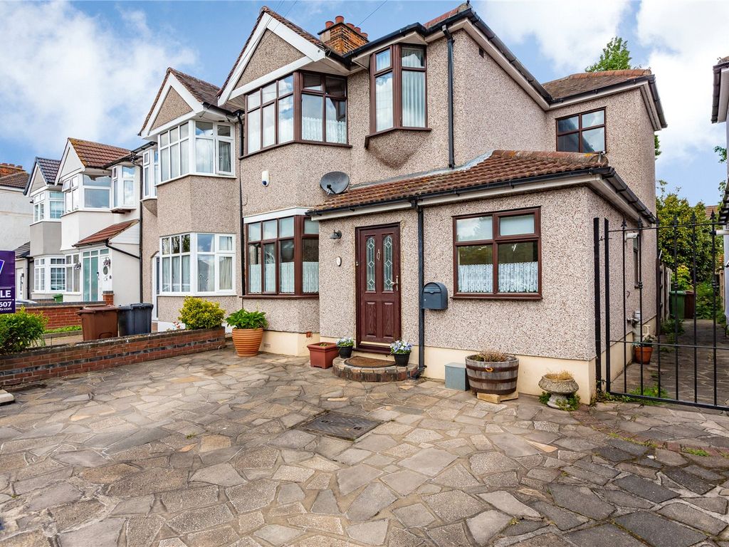 3 bed end terrace house for sale in Valentines Way, Rush Green RM7 Zoopla