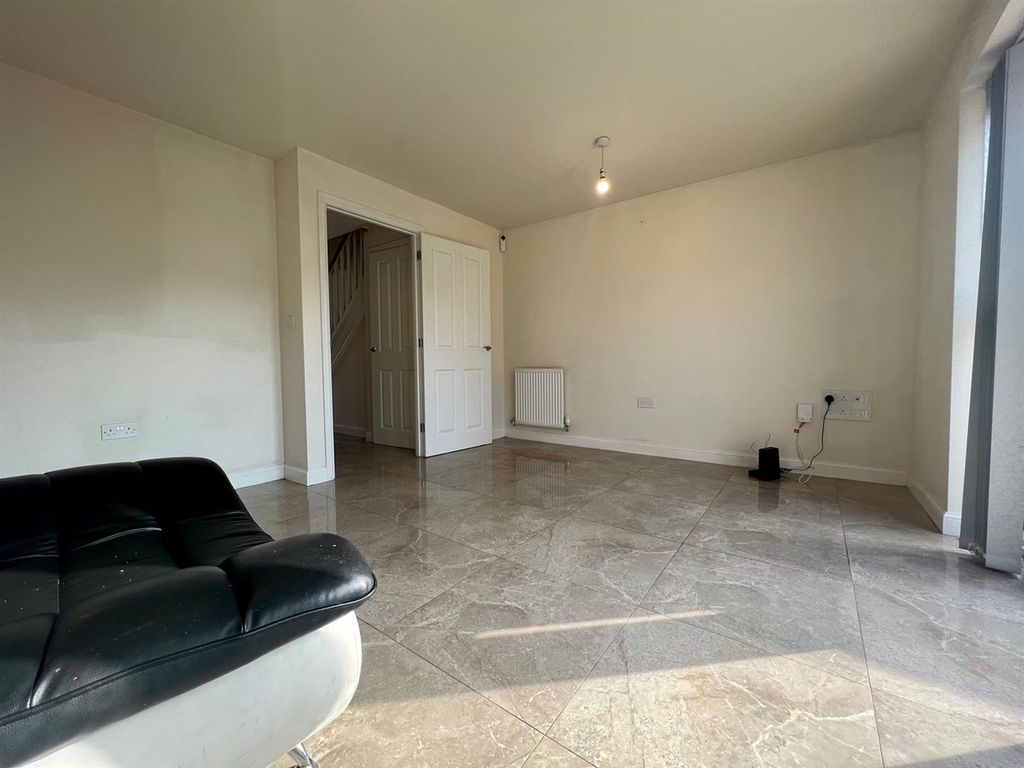 2 bed terraced house to rent in Ashcott Avenue, Stadium Estate