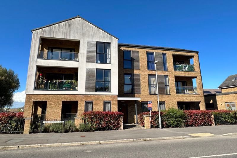 2 bed flat for sale in Farnborough Road, Locking, WestonSuperMare