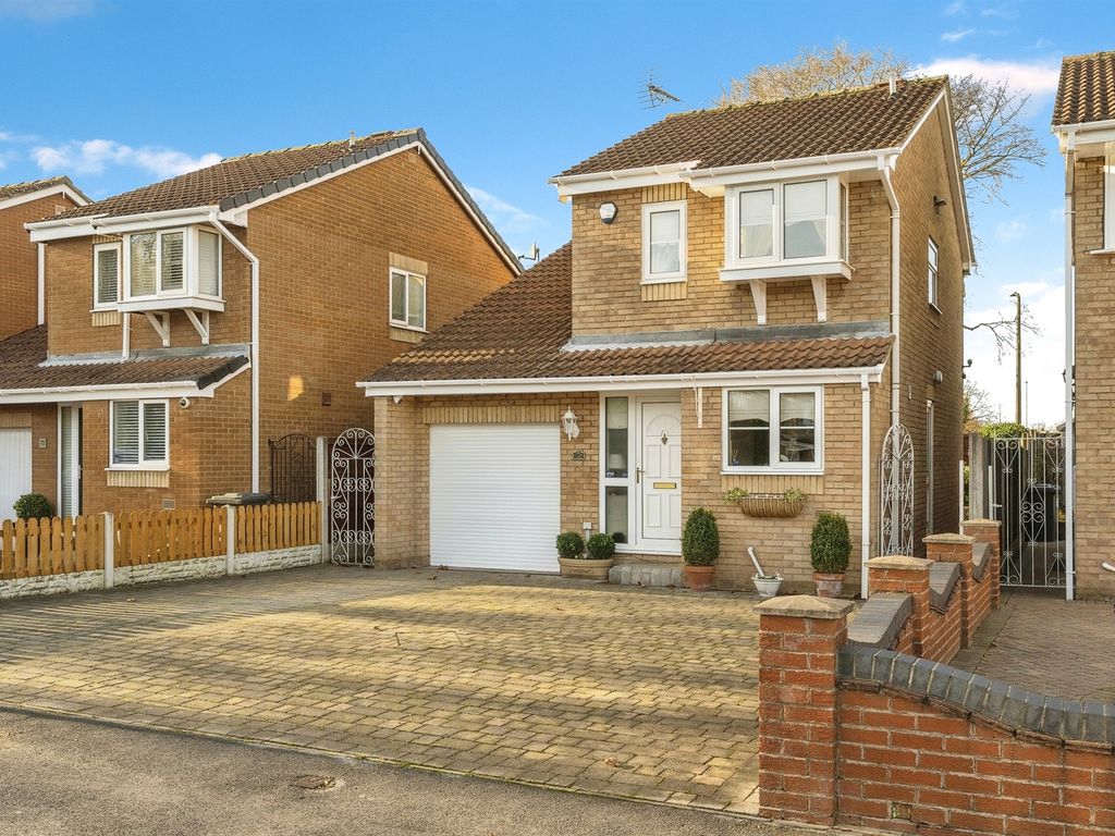 3 bed detached house for sale in Meadow Croft, Edenthorpe, Doncaster