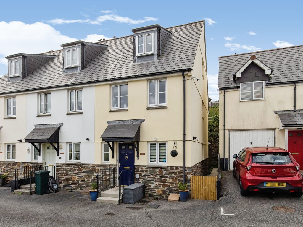 3 bed end terrace house for sale in Lamorna Park, St. Austell, Cornwall