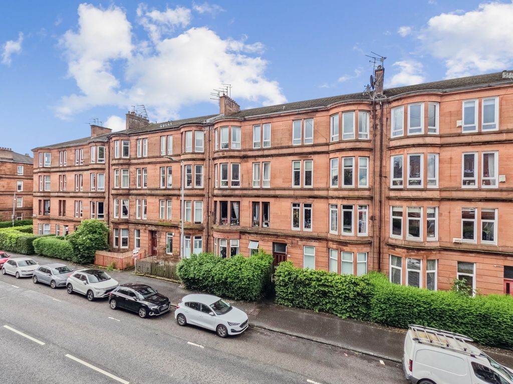 2 bed flat for sale in Minard Road, Shawlands, Glasgow G41, £169,000