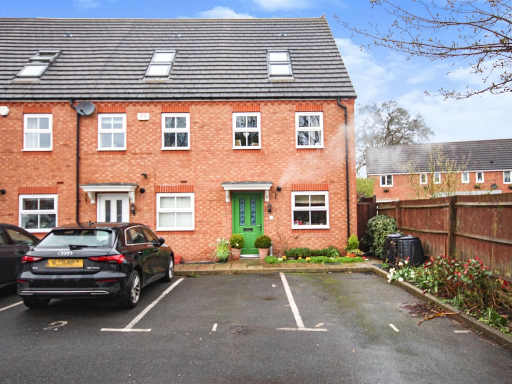 3 bed town house for sale in Yarnmakers Path, Keresley End, Coventry