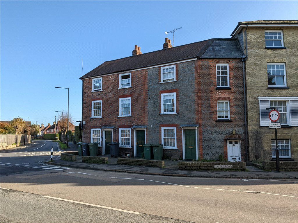 1 bed flat for sale in Carisbrooke Road, Newport, Isle Of Wight PO30, £