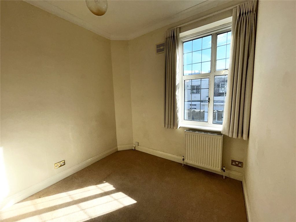 2 bed flat to rent in High Street, Orpington BR6, £1,550 pcm Zoopla