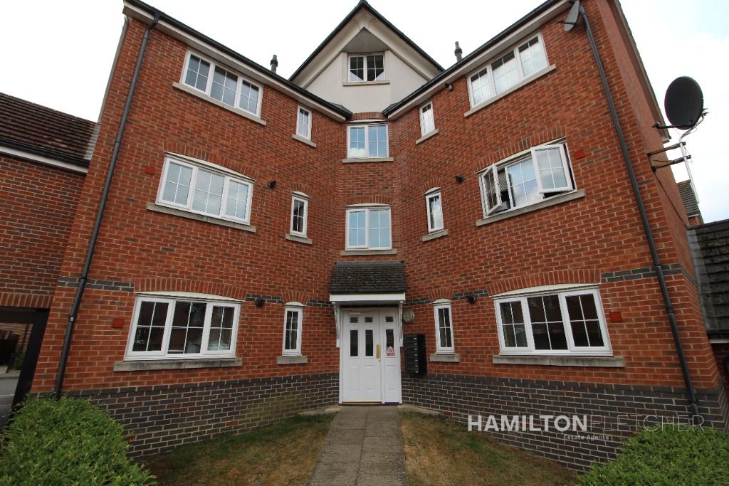 2 bed flat to rent in Elvetham Rise, Chineham, Basingstoke RG24, £1,095