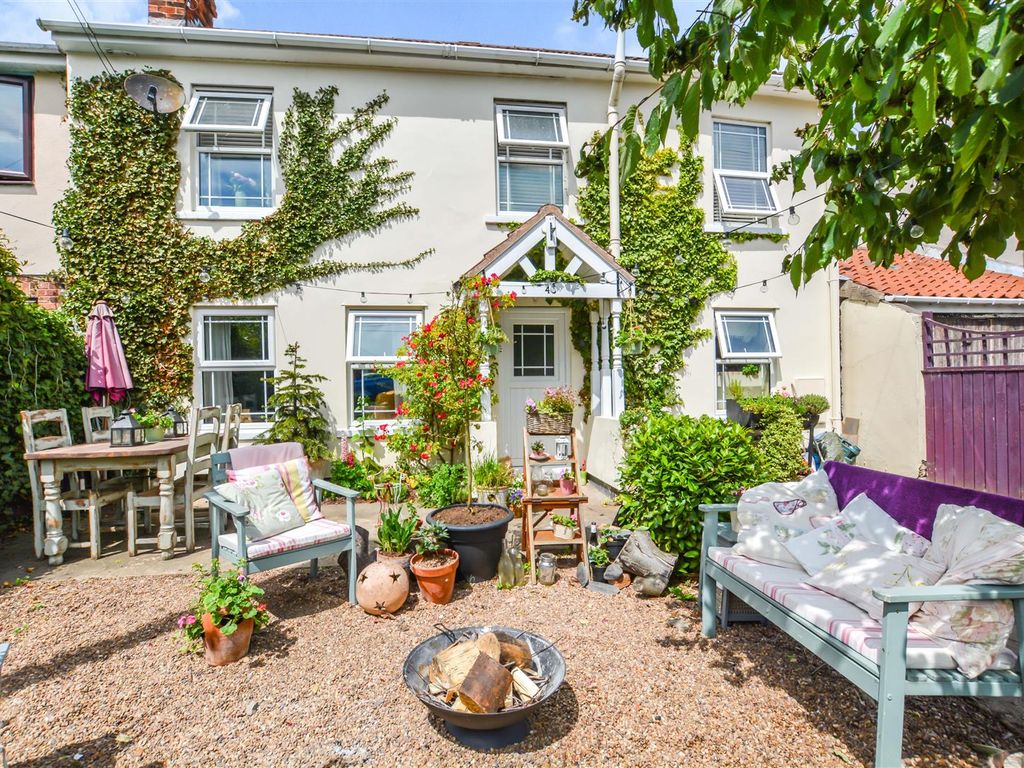 2 bed semidetached house for sale in Cross Street, Crowle, Scunthorpe