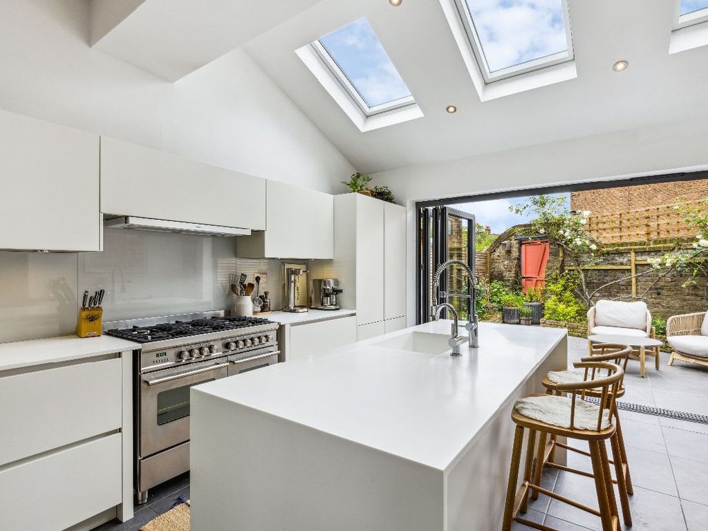 3 bed terraced house for sale in Milton Road, London SW14, £1,075,000 Zoopla