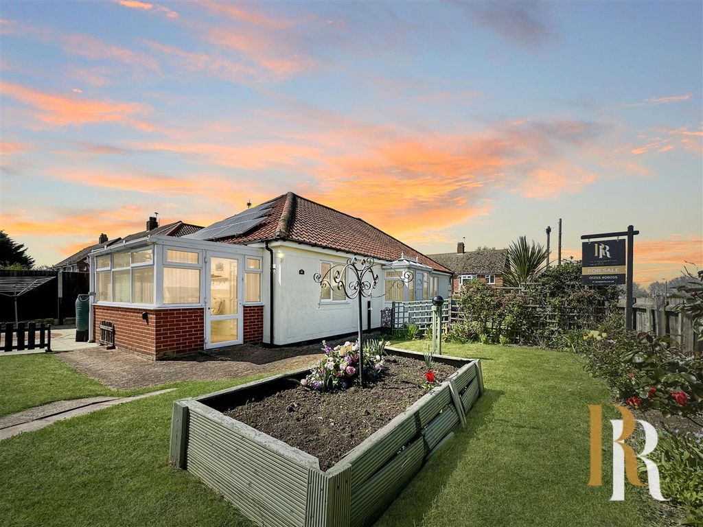2 bed detached bungalow for sale in Valley Road, Dovercourt, Harwich