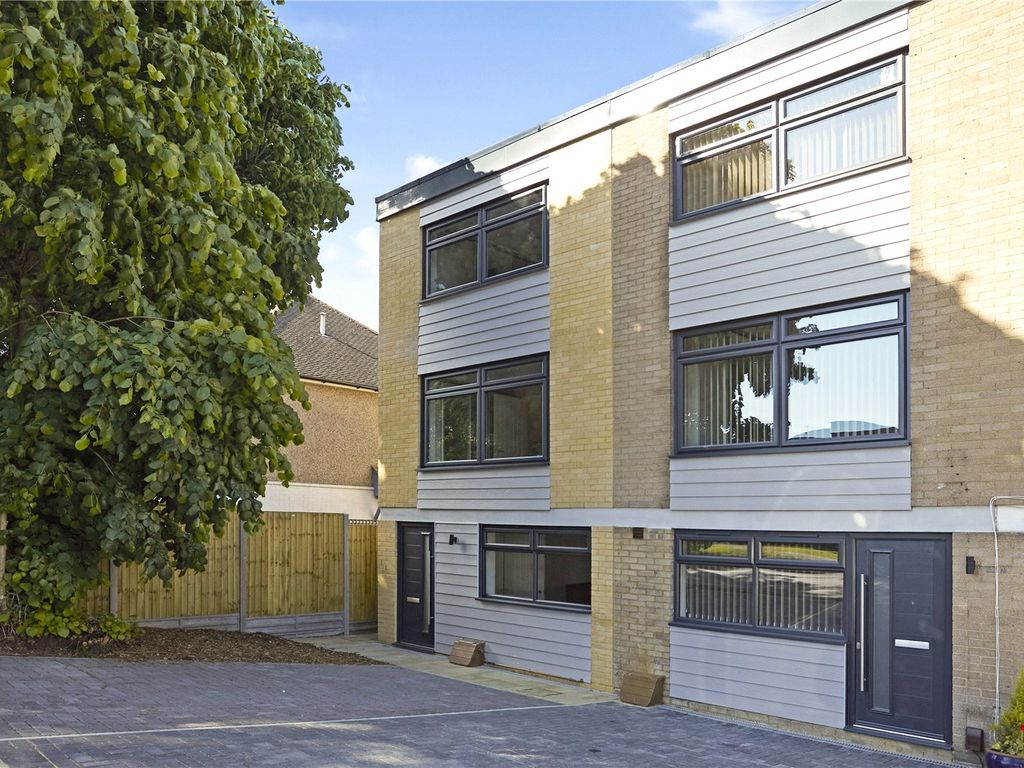 New home, 4 bed end terrace house for sale in Coulsdon Road, Caterham