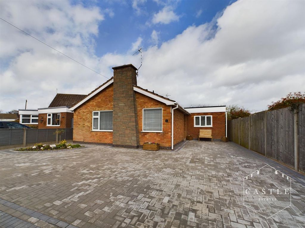 2 bed detached bungalow for sale in The Fairway, Burbage, Hinckley LE10