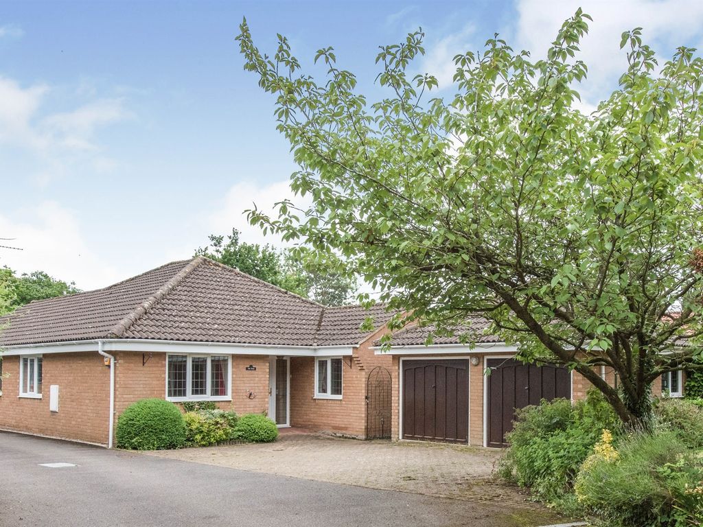 3 bed detached bungalow for sale in Fir Tree Lane, Haughley, Stowmarket