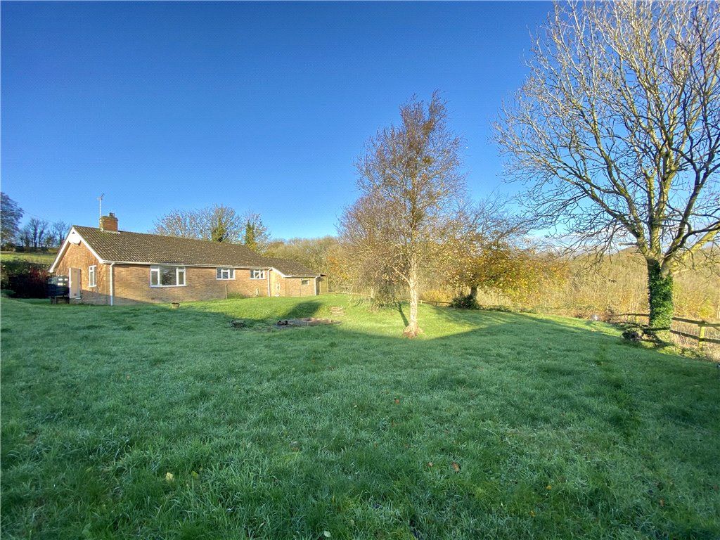 3 bed bungalow to rent in Old Sherborne Road, Charminster, Dorchester