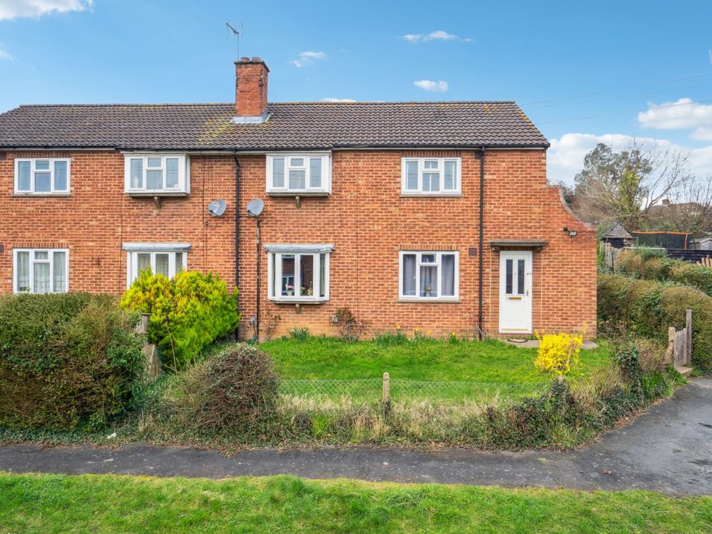 2 bed for sale in Topland Road, Chalfont St. Peter, Gerrards