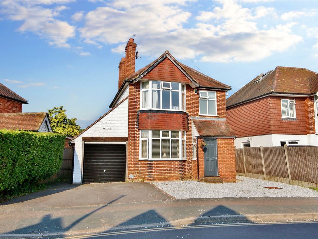 3 bed detached house for sale in Highclere Road, Knaphill, Woking