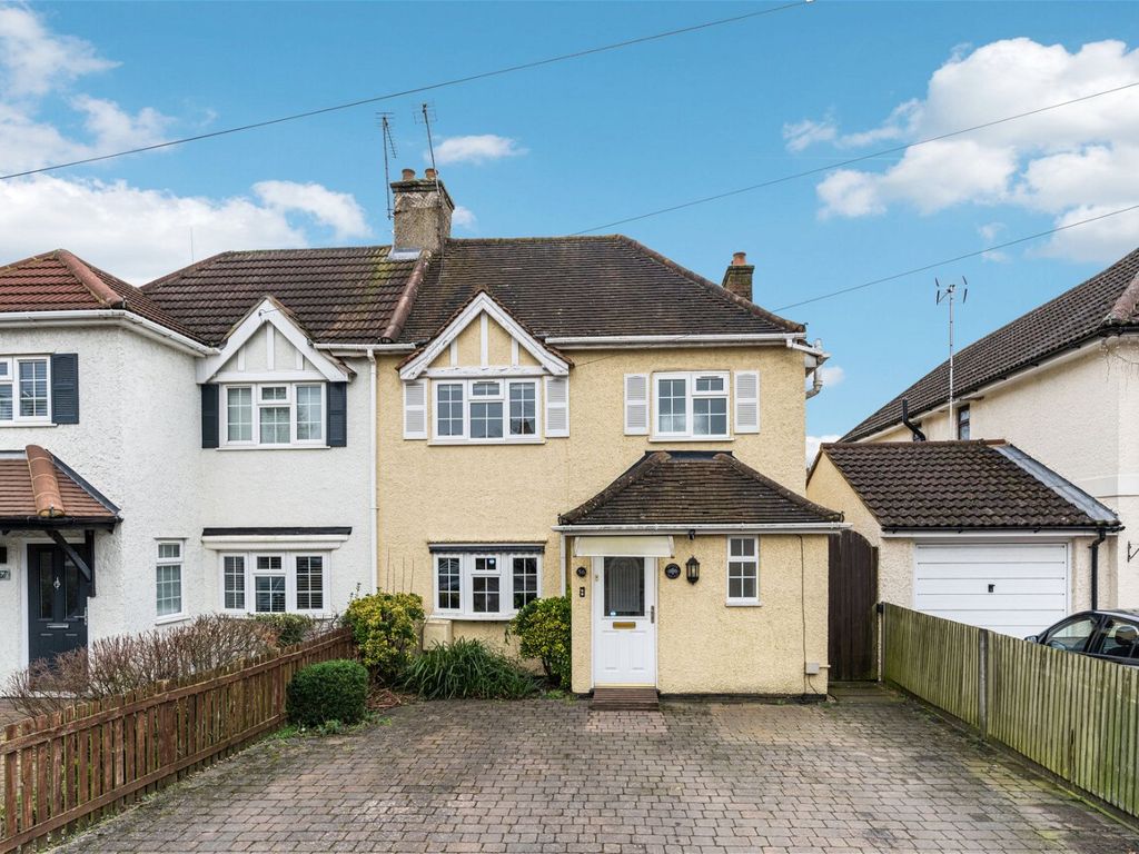 3 bed semidetached house for sale in Chesham Road, Bovingdon, Hemel Hempstead HP3, £525,000