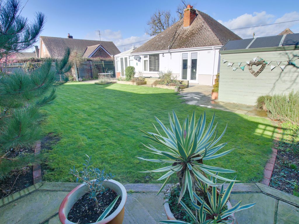 3 bed detached bungalow for sale in Upwell Road, March PE15, £375,000