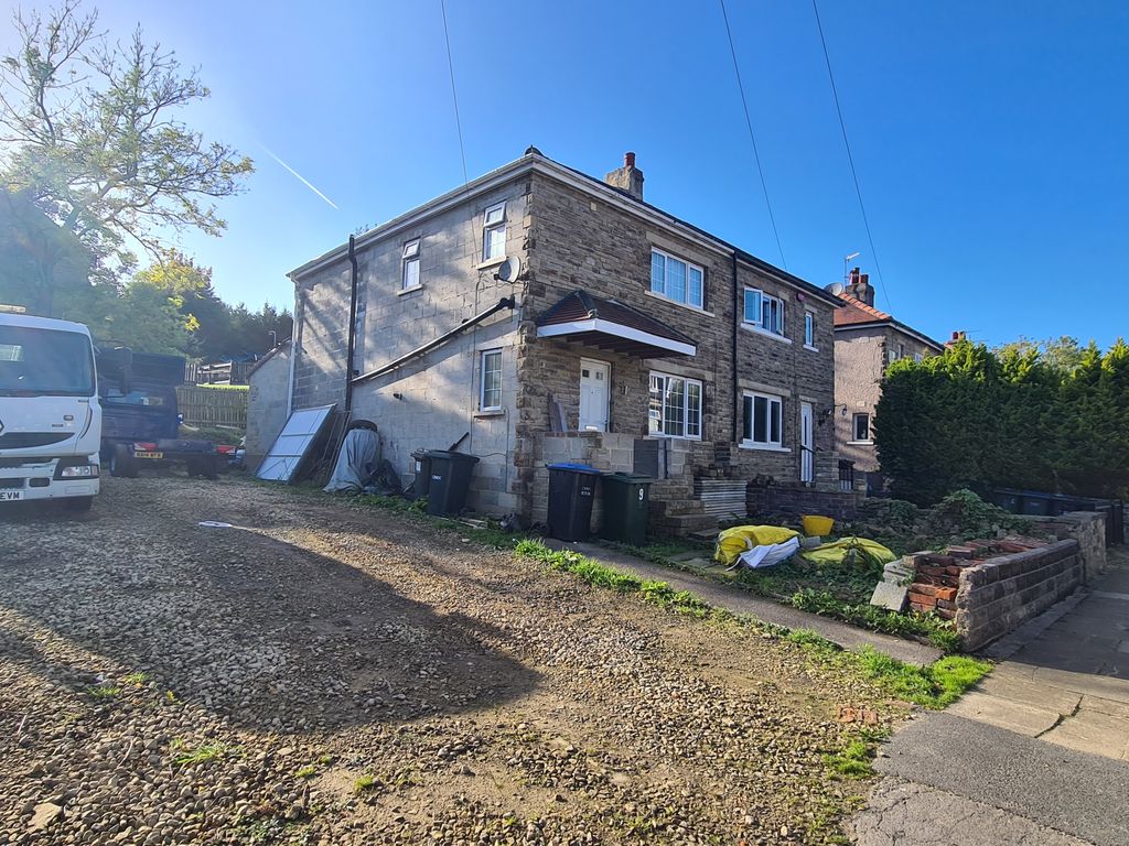 4 bed property for sale in 9 Rydal Avenue, Bradford, West Yorkshire BD9