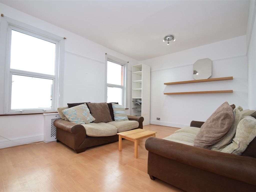 3 bed flat to rent in High Street, Northwood HA6 Zoopla