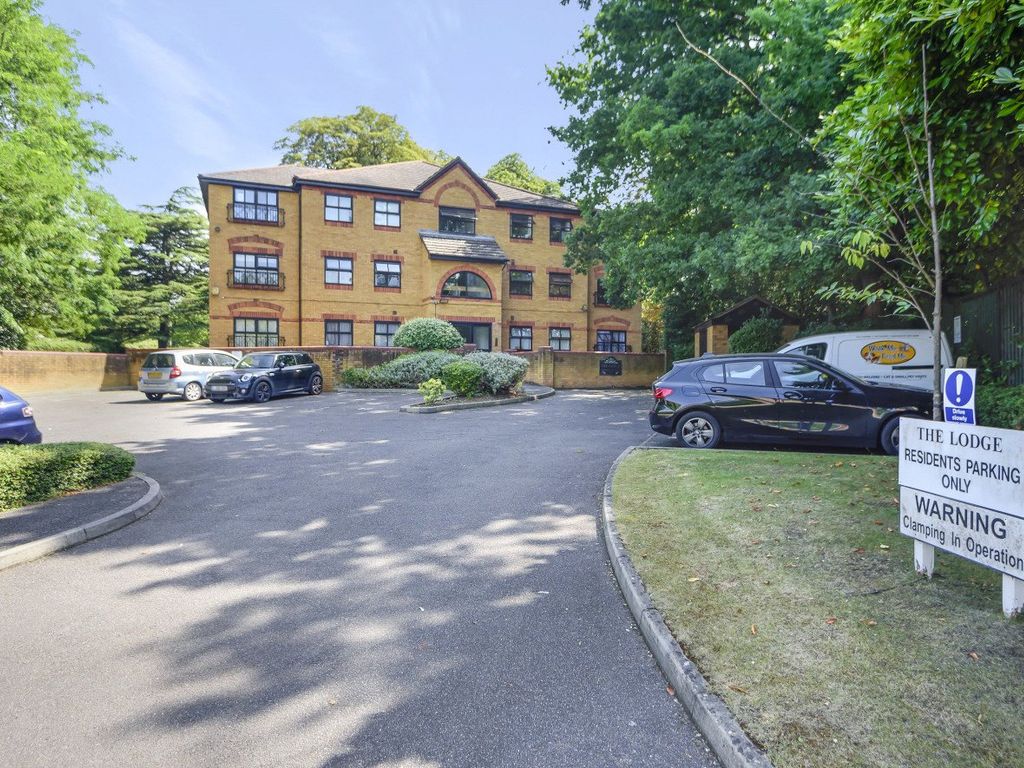 2 bed flat for sale in Orphanage Road, Watford, Hertfordshire WD24, £