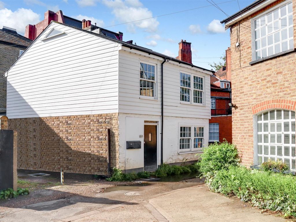 2 bed flat to rent in Bridge Road, East Molesey KT8, £1,750 pcm Zoopla