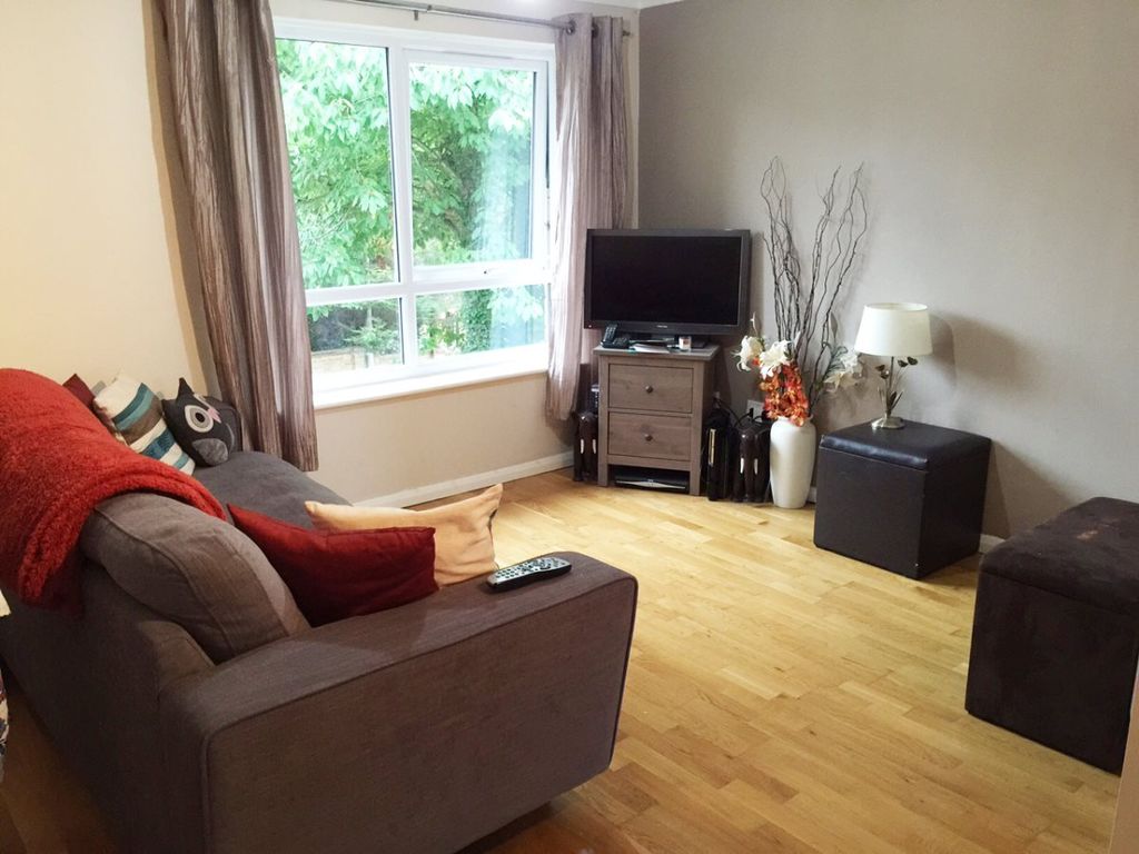 2 bed to rent in Fallowfield, Sittingbourne ME10, £950 pcm