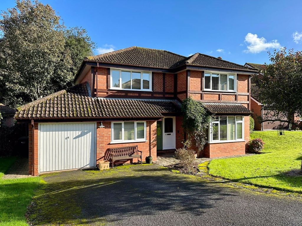 4 bed detached house for sale in Watermeadow Close, Aylestone Hill