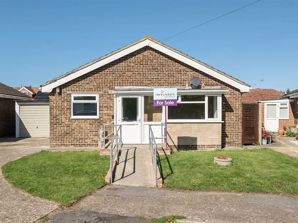 3 bed detached bungalow for sale in 14 Harcourt Way, Selsey, West