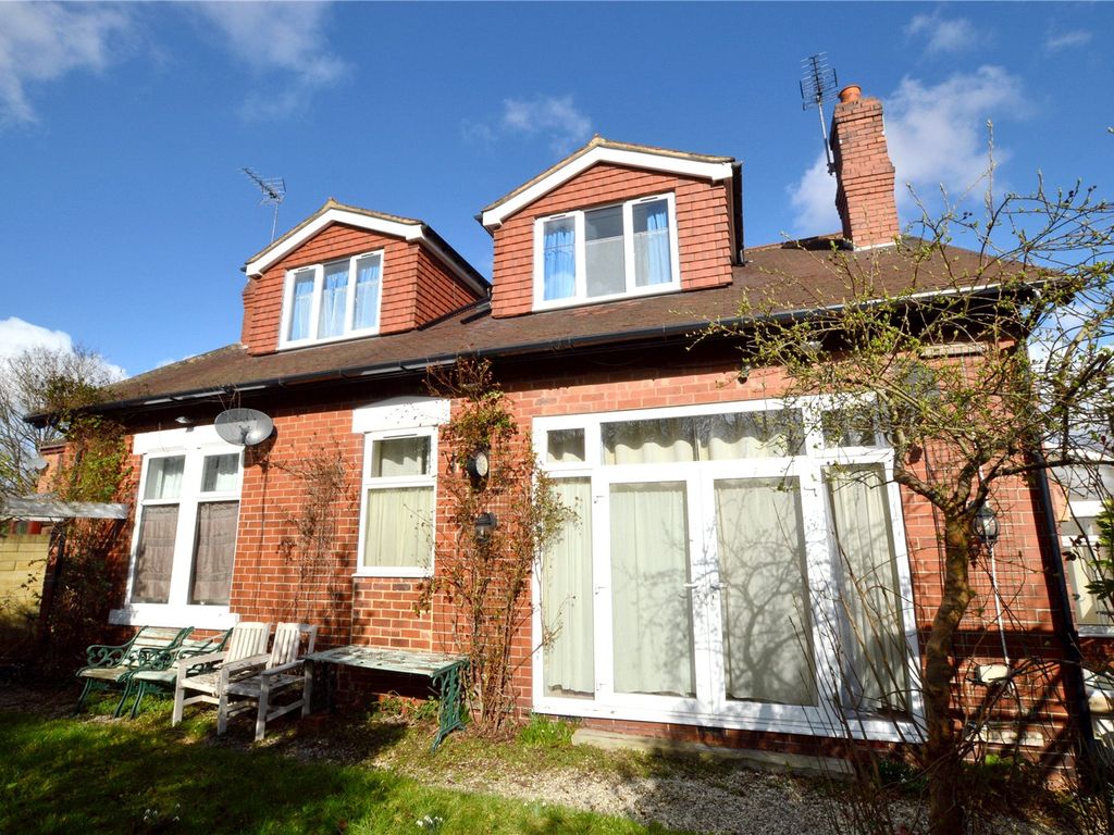 4 bed bungalow for sale in Monscliffe, Gamble Hill, Bramley, Leeds