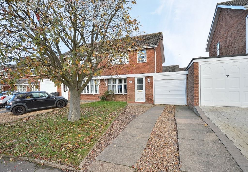 3 bed semidetached house for sale in Obelisk Rise, Northampton NN2, £