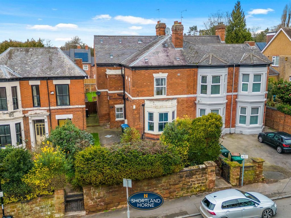 6 bed semidetached house for sale in Middleborough Road, Coundon
