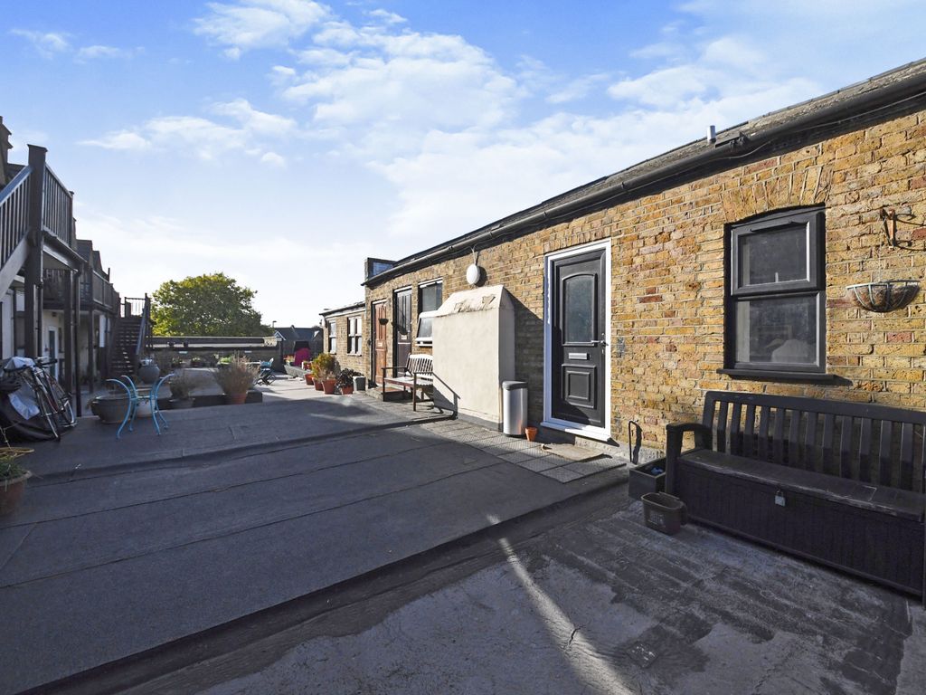 Pretoria Avenue, Walthamstow E17  