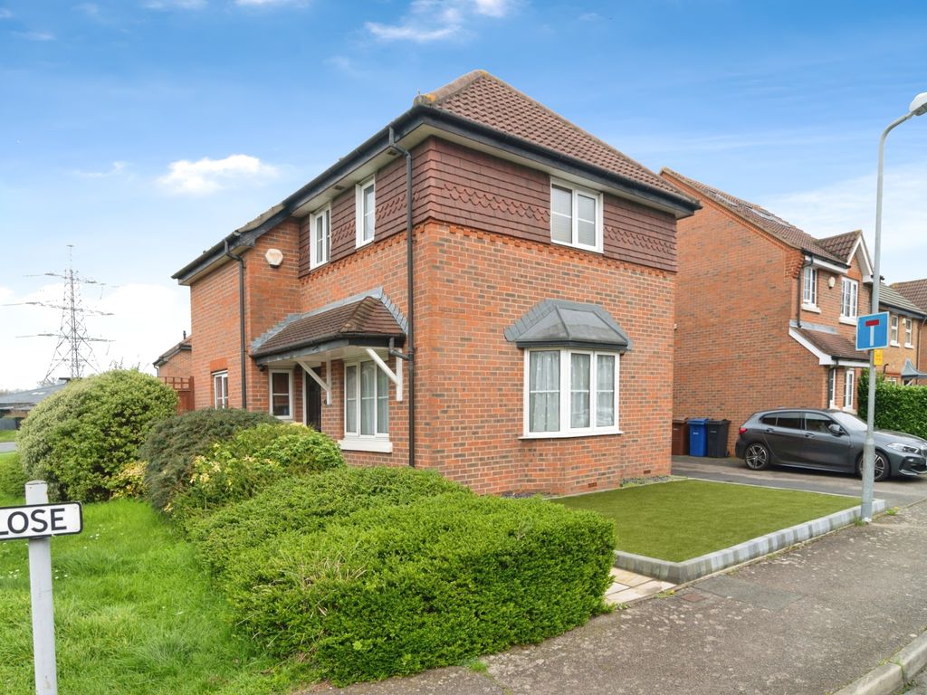 3 bed detached house for sale in Francisco Close, Chafford Hundred, Grays, Essex RM16, £450,000