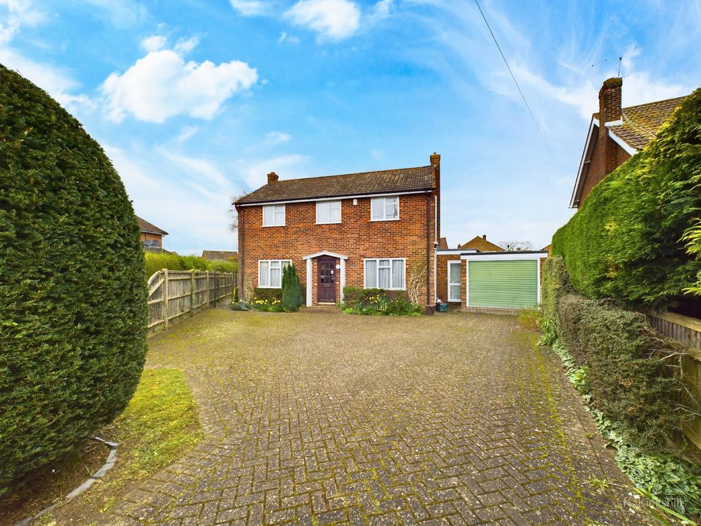 4 bed detached house for sale in Green Dragon Lane, Flackwell Heath