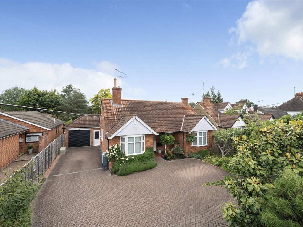 4 bed bungalow for sale in Reading Road, Winnersh, Berkshire RG41, £
