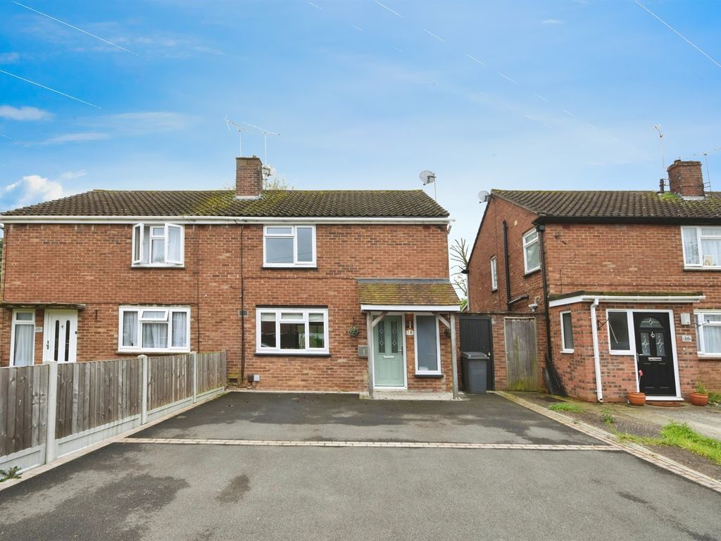3 bed semidetached house for sale in Wicklow Avenue, Chelmsford CM1, £