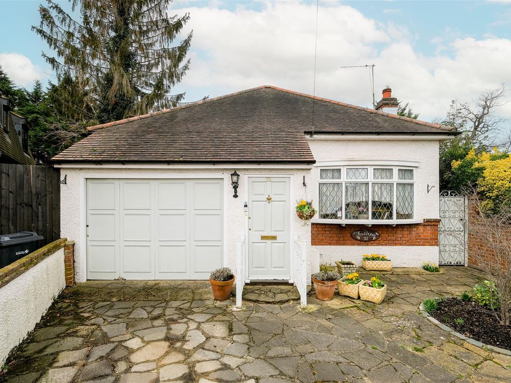 2 bed detached bungalow for sale in Fairview Gardens, Woodford Green