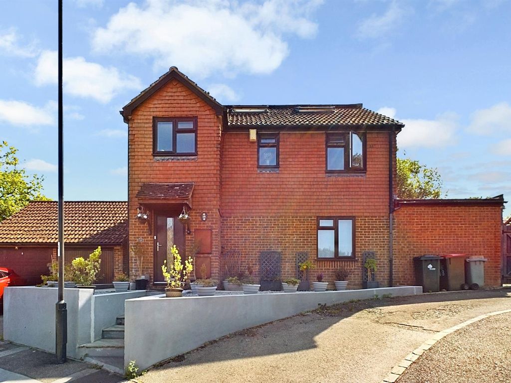 4 bed detached house for sale in Wilberforce Close, Pease Pottage