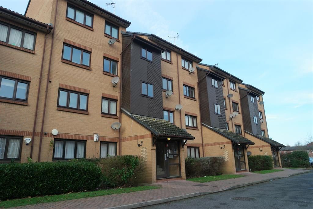 1 bed flat to rent in Belvedere Court Laymarsh Close, Belvedere, Kent