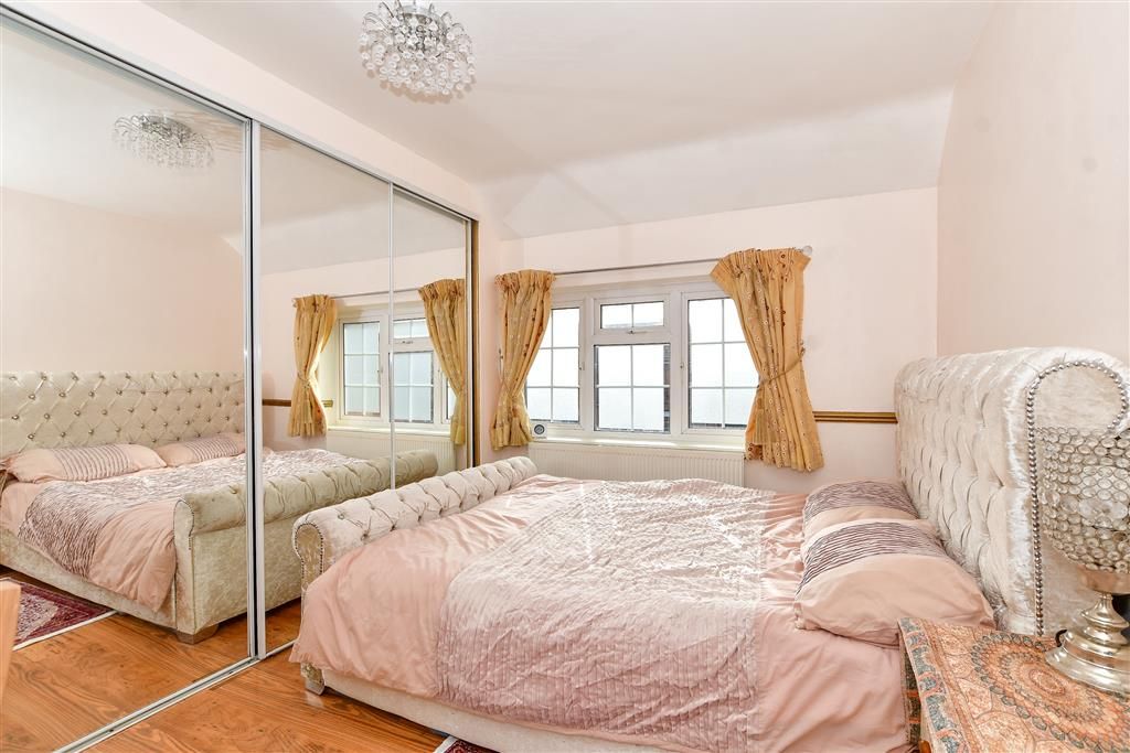 3 bed semidetached house for sale in Richmond Road, Beddington, Surrey