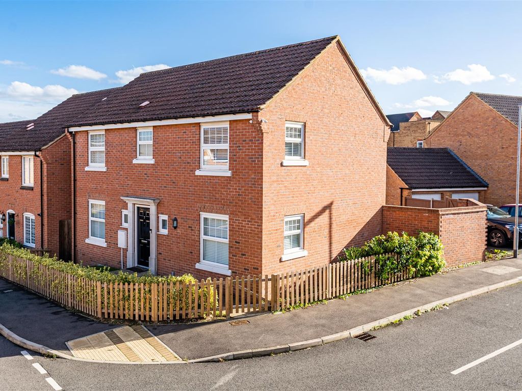 4 bed detached house for sale in Clarendon Close, Corby NN18, £300,000