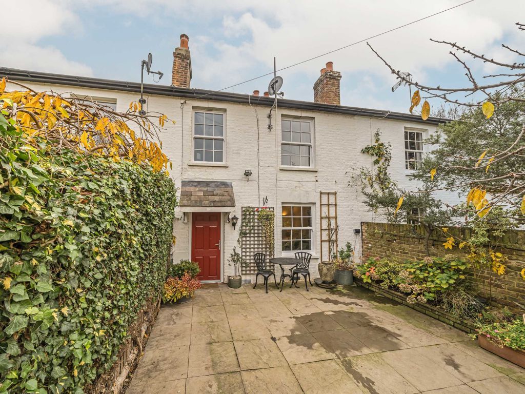 3 bed property for sale in Paragon Place, Berrylands, Surbiton KT5, £