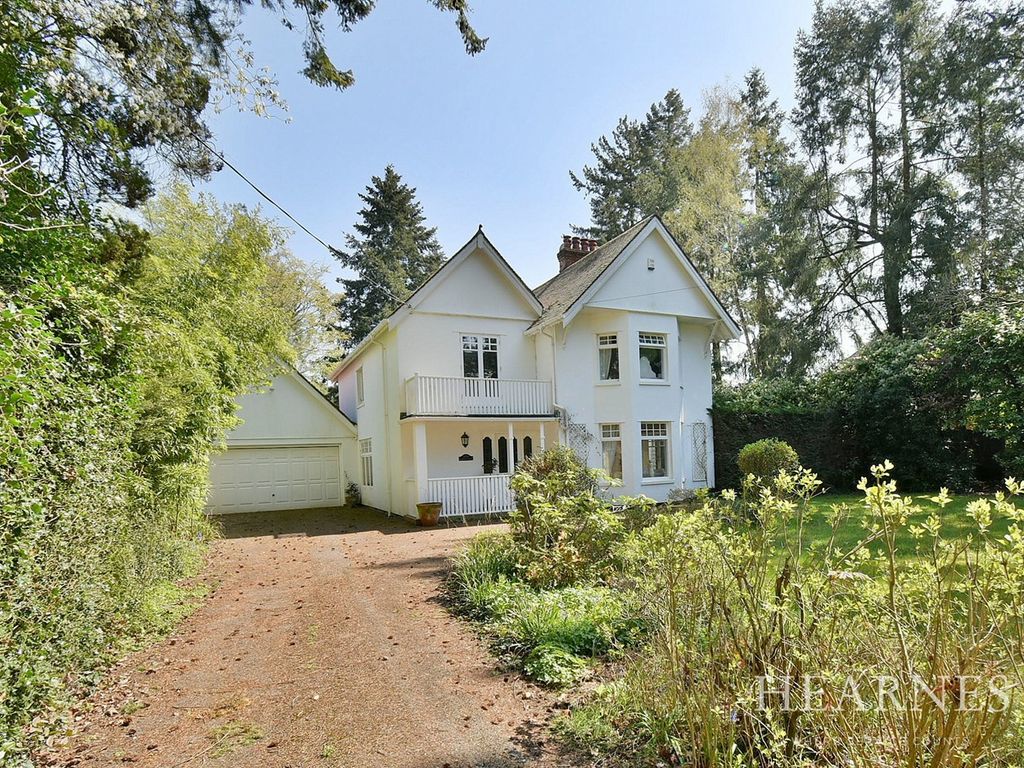 4 bed detached house for sale in Highfield Road, West Moors, Ferndown