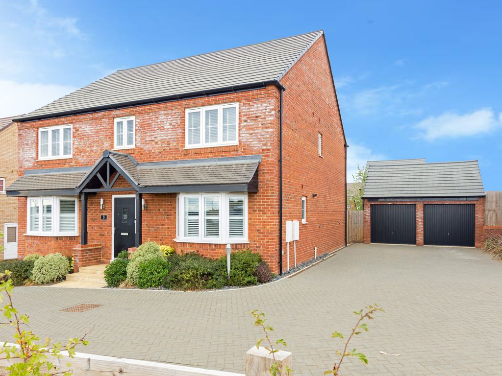 5 bed detached house for sale in Stainer Avenue, Wellingborough NN8, £510,000 Zoopla