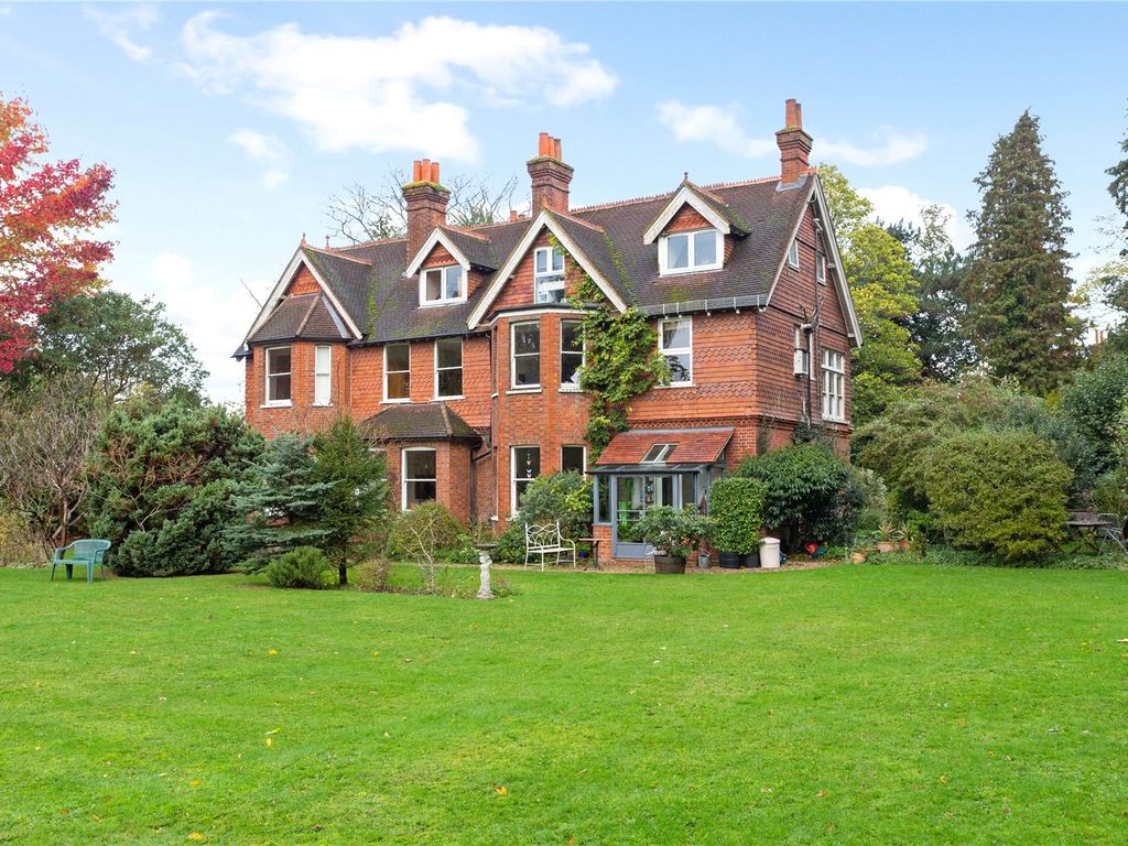 2 bed flat for sale in Poplar Road, Shalford, Guildford, Surrey GU4