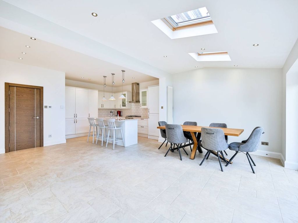 4 bed end terrace house to rent in Daybrook Road, Merton Park, London